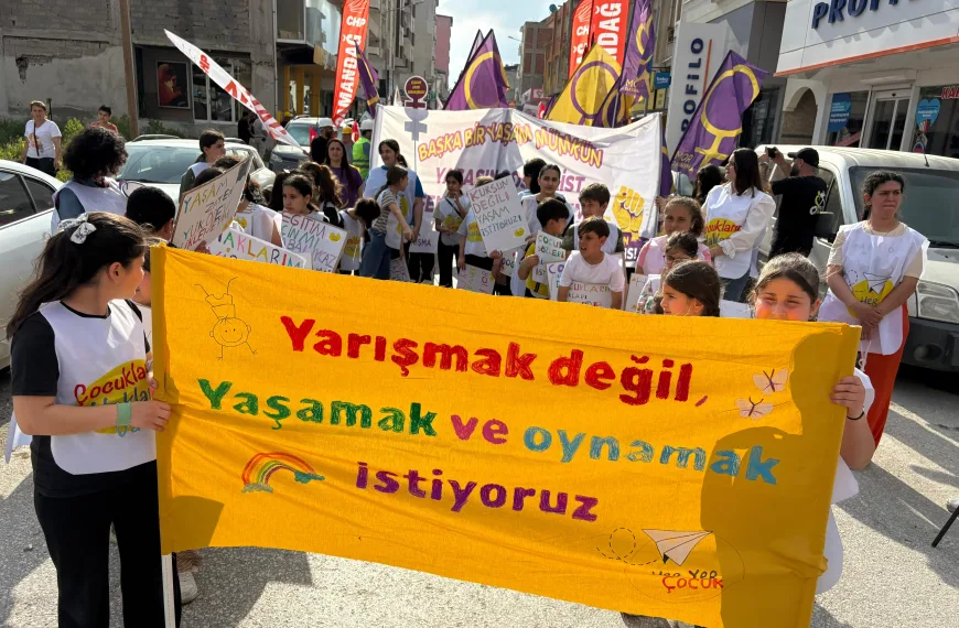 1 Mayıs’ın En Renkli ve En “Haklı” Korteji: Çocuk Hakları Kortejleri