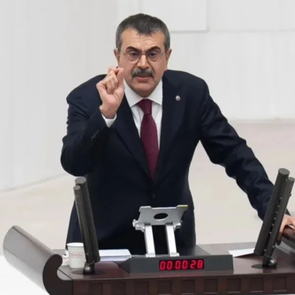 “Tekin”siz Yusuf’un Bakanlık Karnesi: Osmanlı’ya Övgü, Tarihe Çarpıtma 