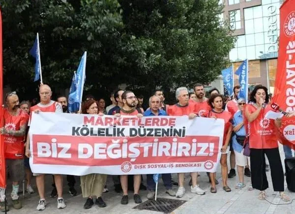 Öfkenin Yanlış Adresi: Marketlerde Kadın İşçiye Yönelik Şiddet ve Linç Kültürü