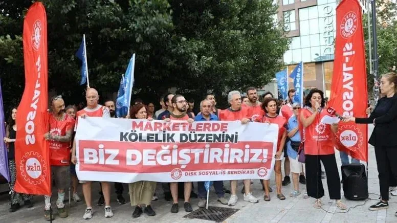Öfkenin Yanlış Adresi: Marketlerde Kadın İşçiye Yönelik Şiddet ve Linç Kültürü