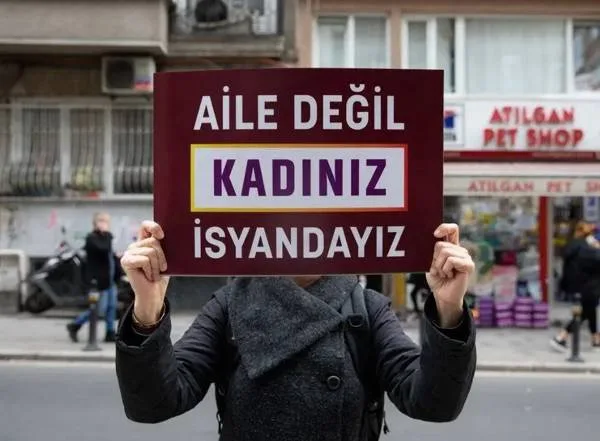 AYM Karar Verdi: Evlenen Kadınların Kütüğü Kocasının Hanesine Geçmeye Devam Edecek 