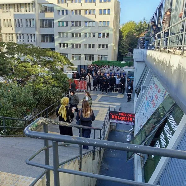 Boğaziçi Üniversitesinde Yemekhane Zammı: Öğrenciler Eylemde, Kampüs Polis Ablukasında
